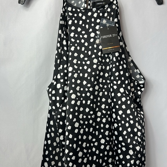 NWT Forever 21+ Relaxed Fit Black & White Spotted Pattern Keyhole Back Cami Top - Picture 5 of 5